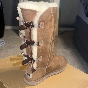 Tall Bailey brown bow uggs